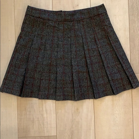 Aritzia- Sunday Best skirt - Picture 2 of 4
